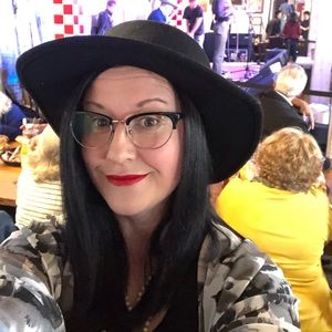 Meet your Posher, Shannon 🇨🇦